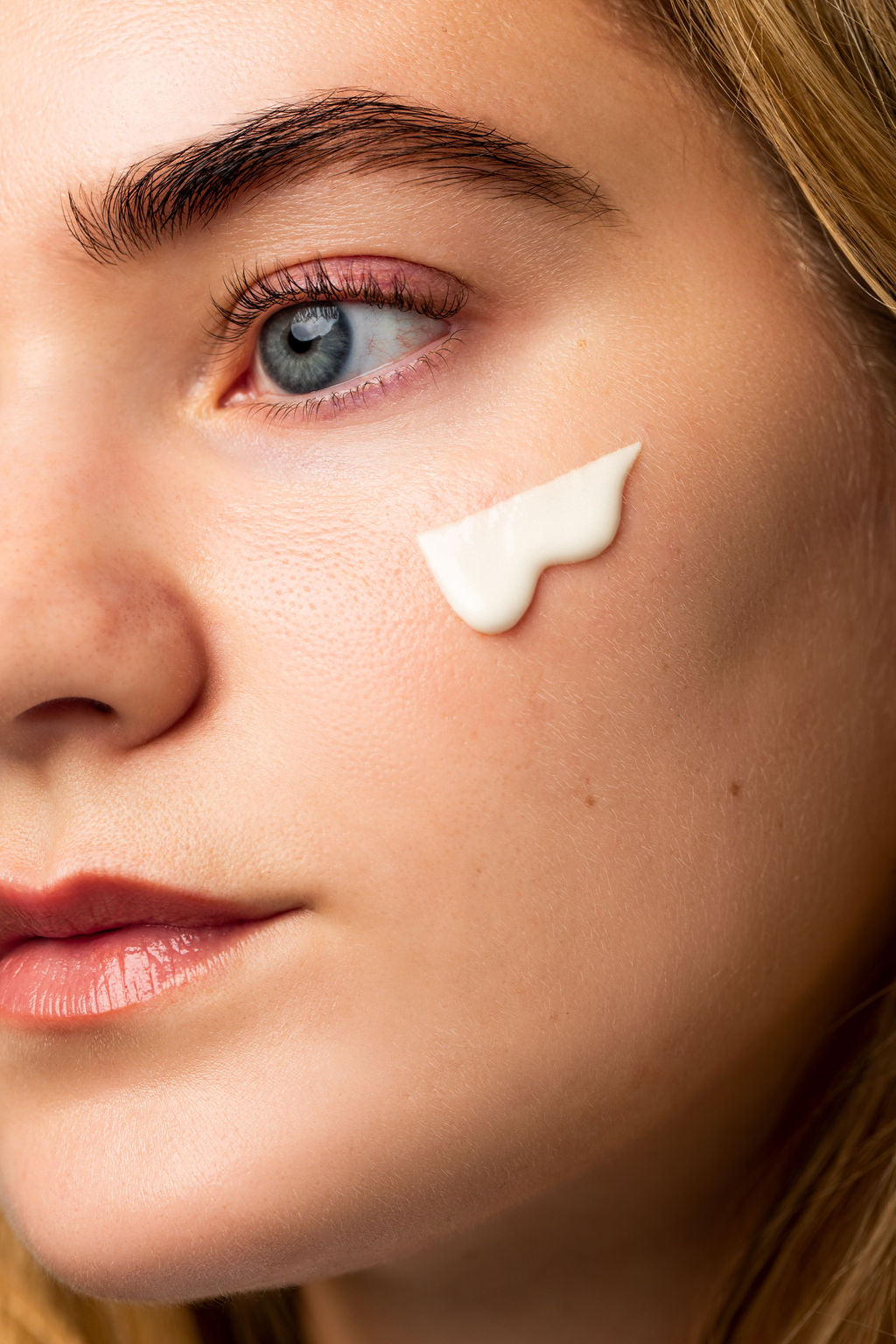 Liquid Moonlight: Illuminating Golden Chai Tea Serum